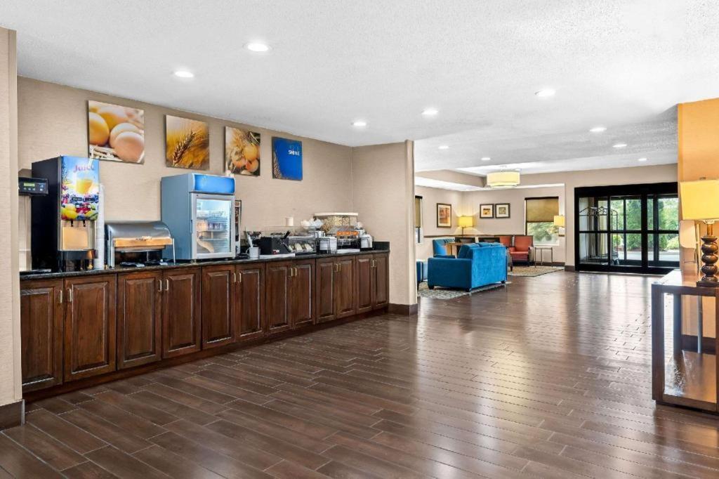 Comfort Inn Clinton Екстер'єр фото