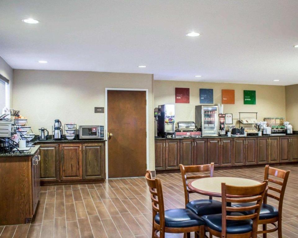 Comfort Inn Clinton Екстер'єр фото